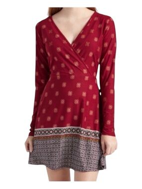 TRIXXI CLOTHING COMPANY Mini Dress, Long Sleeve, Burgundy in Color, Size L.